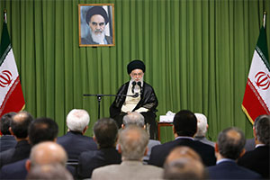 الإمام الخامنئي يلتقي المسؤولين في وزارة الخارجية و سفراء و ممثلي إيران في الخارج