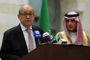 الجبير: السعودية ستزود فرنسا بملف &quot;الأعمال السلبية&quot; لقطر.. ولودريان يدعو للتهدئة