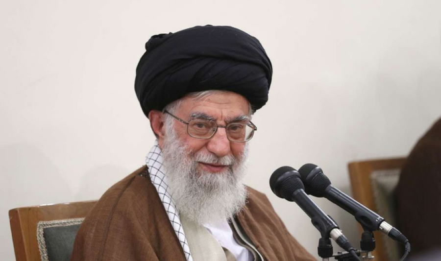 قائد الثورة: لو لم يتواجد علماء الدين في الساحة لما قامت الثورة الاسلامية