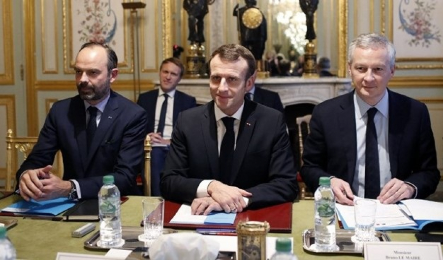 أين تتجه فرنسا بعد تنازلات ماكرون؟