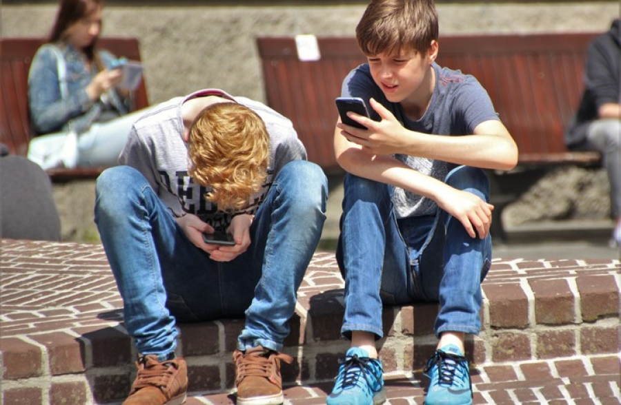 هل يترك الاستخدام المفرط لمواقع التواصل الاجتماعي تأثيرات سلبية على الاطفال؟