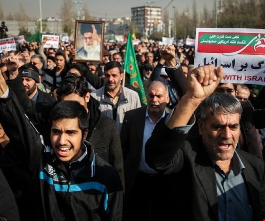 مسيرات حاشدة في المدن الإيرانية رفضاً لمحاولات التدخّل الخارجية ودعماً للقيادة والنظام