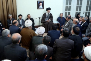 الإمام الخامنئي يلتقي لفيفاً من مسؤولي البلاد بمناسبة النوروز و بدء العام الإيراني الجديد