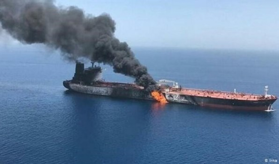 ملابسات استهداف ناقلة النفط الإيرانية في البحر الأحمر