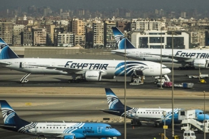 Armed man hijacks EgyptAir passenger plane