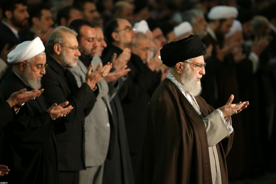 Imam Khamenei led the Friday prayers (Photos)