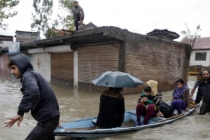 Floods leaves thousands displaced in Kashmir