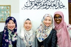 Japanese Muslim Women Lift the Veil of Islamic Fashion