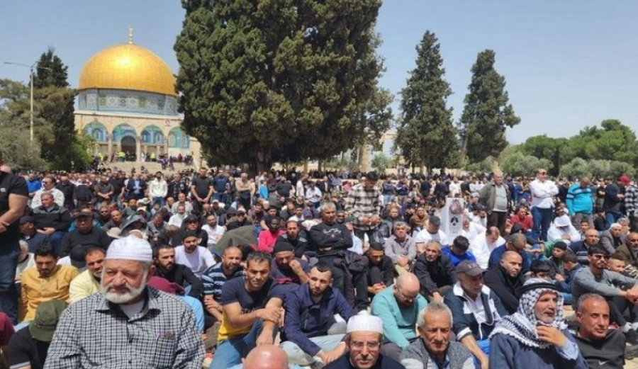 ۱۲۰ هزار فلسطینی آخرین نماز جمعه ماه رمضان را در مسجد الاقصی اقامه کردند