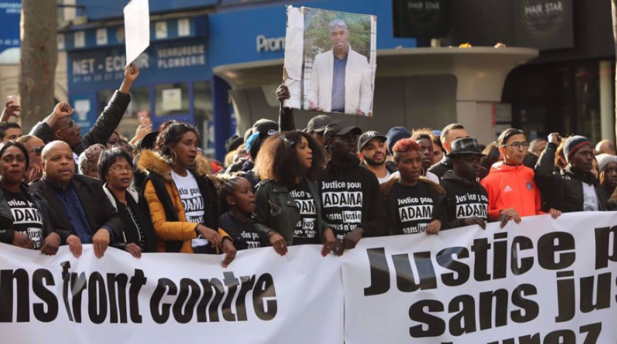 La rue se mobilise contre la brutalité policière partout en France malgré l’interdiction