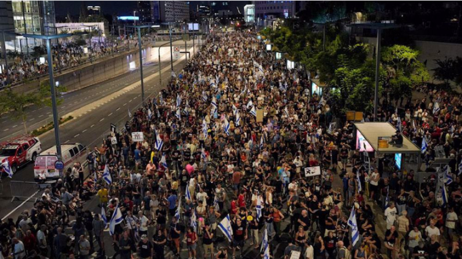 Des colons israéliens manifestent à Tel-Aviv pour réclamer un accord sur les prisonniers de Gaza