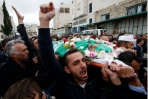 Des milliers de Palestiniens enterrent l&#039;adolescent innocent tué par l&#039;armée israélienne