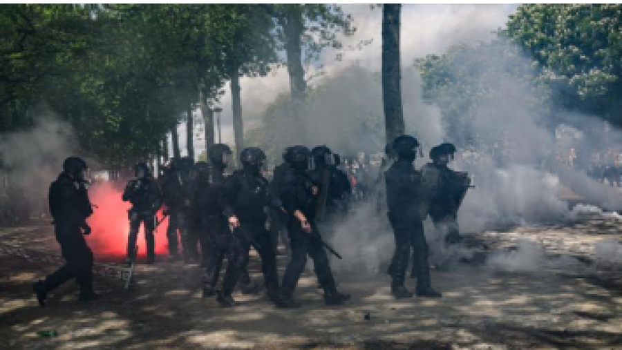 Fête du travail à Paris, avec au menu des gaz lacrymogènes
