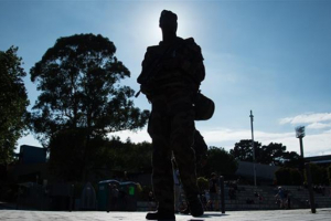 France: un militaire de Sentinelle attaqué au couteau à Paris