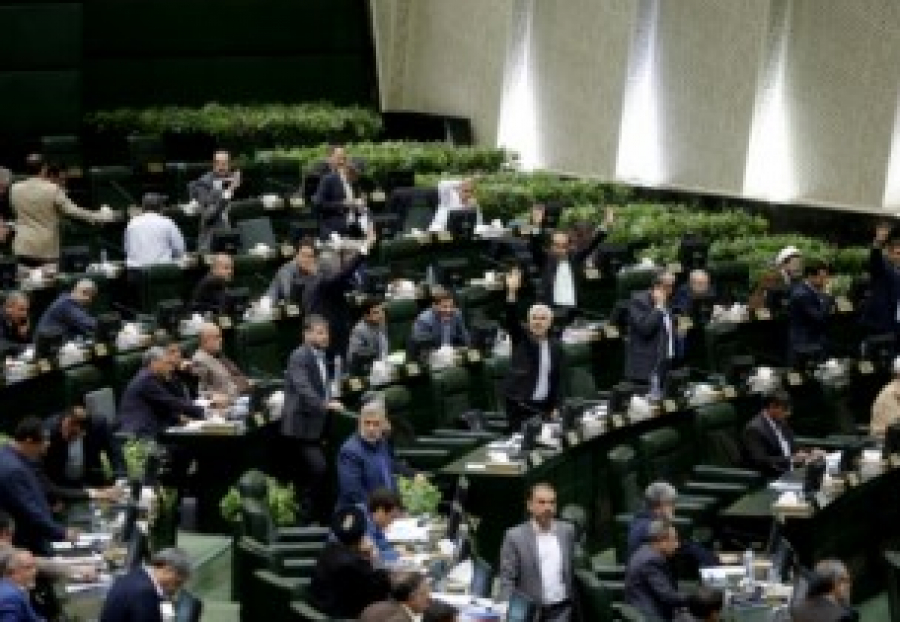 Iran: le Parlement adopte un projet de loi contre le financement du &quot;terrorisme&quot;