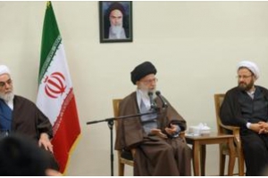 Un leader iranien détache le papier de l&#039;art du point de vue islamique