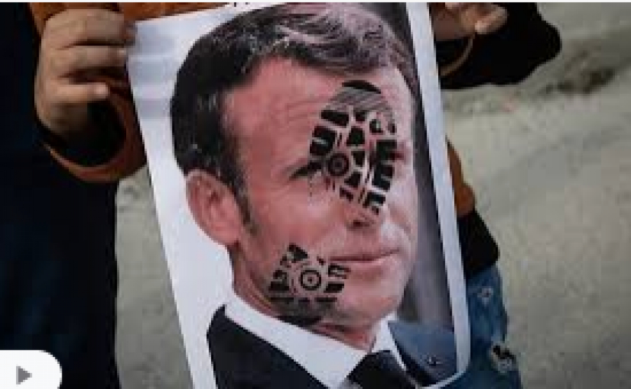 « Rien ne nous fera reculer » : Macron garde le cap face à la colère d’une partie du monde musulman