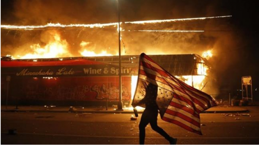 Trump est à l’origine des émeutes actuelles aux États-Unis (Atwan)