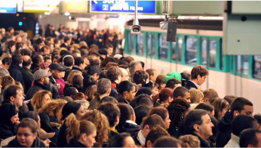 En France, grève à la RATP et SNCF; en Belgique, les aéroports annulent des vols