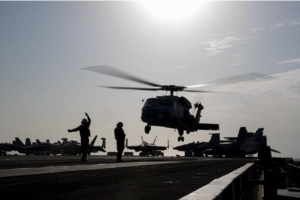 Détroit d&#039;Homruz: un hélicoptère US serait pointé par un bateau iranien