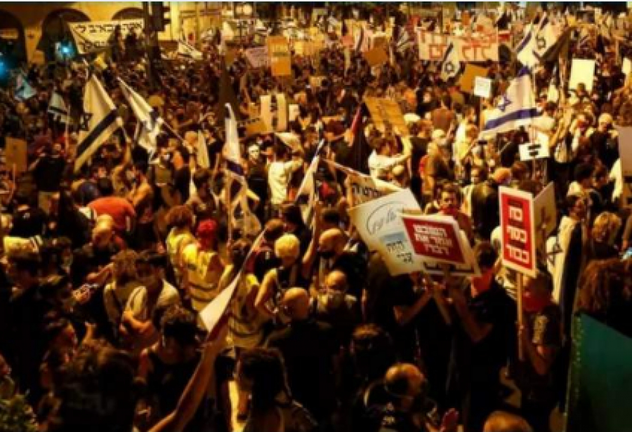 Des milliers d&#039;Israéliens réclament la démission de Bentamin Netanyahu