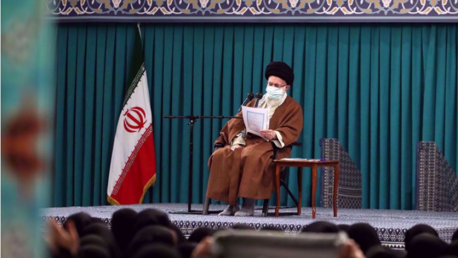 L&#039;Ayatollah Khamenei exhorte les enseignants à promouvoir l&#039;identité iranienne et islamique
