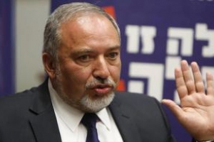 Lieberman : Netanyahu est un chien qui aboie mais ne mord pas