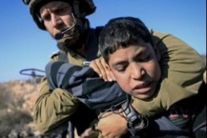 Des enfants palestiniens incarcérés arbitrairement par le régime hébreu