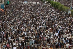 Les Yéménites manifestent à Sanaa, ferment la route de l&#039;aéroport