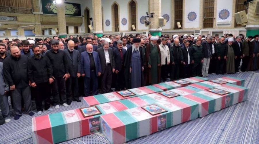 Le Leader a dirigé la prière funéraire des « sept martyrs de la voie de Qods »