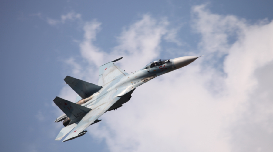 Un avion Su-27 russe intercepte deux bombardiers US au-dessus de la mer Baltique