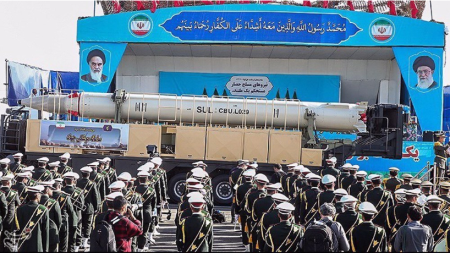 L&#039;Iran dévoile un nouveau missile balistique et un nouveau drone kamikaze