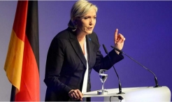 Ue Le Pen Menace D Un Frexit