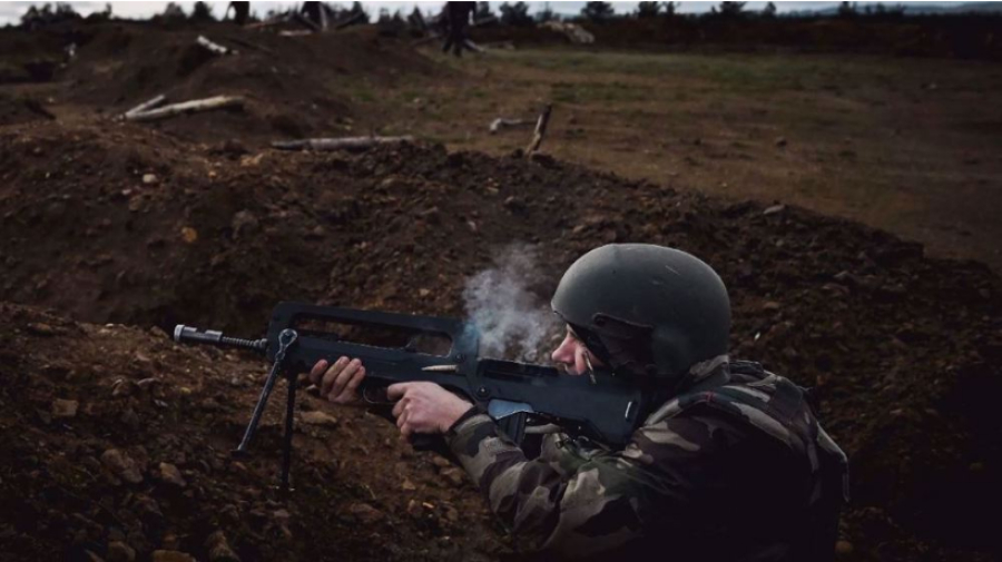 Des milliers de soldats ukrainiens suivent une formation militaire franco-anglaise pour combattre l’armée russe