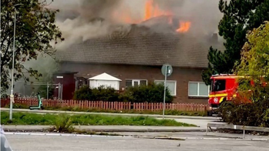 Un incendie criminel engloutit la grande mosquée Eskilistona de Suède