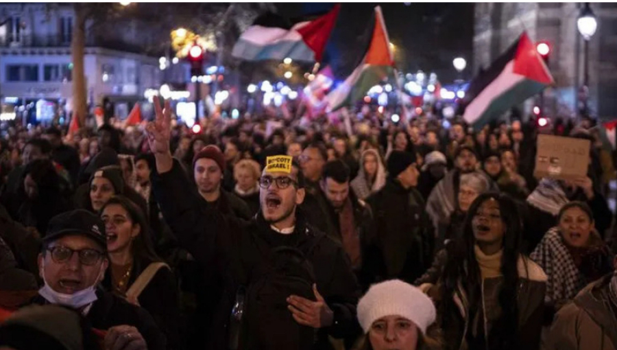 Match France-Israël: la police française utilise du gaz lacrymogène pour disperser les manifestants pro-palestiniens à Paris