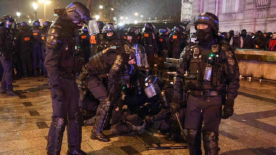 France : violents affrontements après la défaite des Bleus en finale de la Coupe du monde