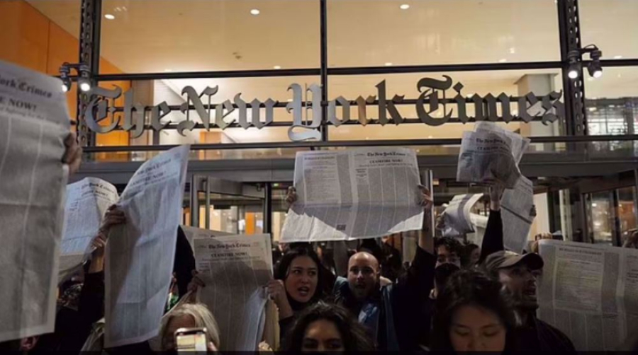 Des manifestants pro-palestiniens prennent d&#039;assaut le bâtiment du New York Times