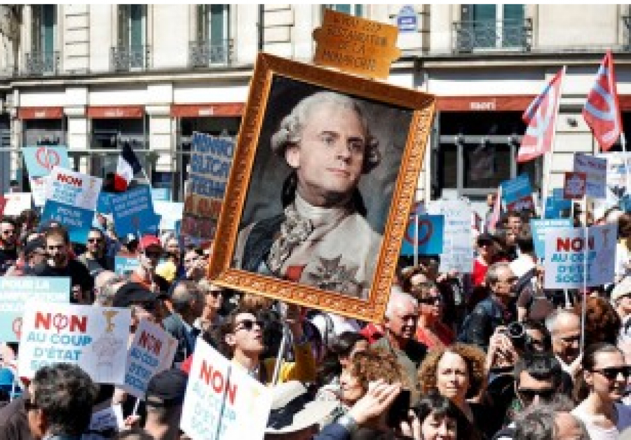 Les Français manifestent contre les politiques de Macron