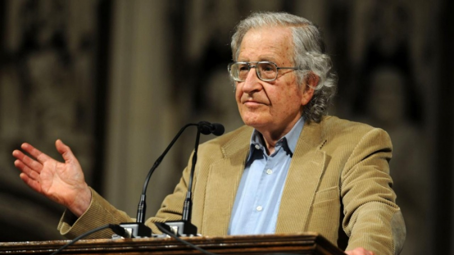 Chomsky: Lanjutkan Sanksi atas Iran, Trump Idap Sadisme