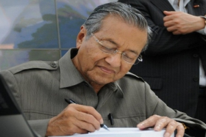 Mahathir Mohamad Mundur dari Posisi CEO Proton