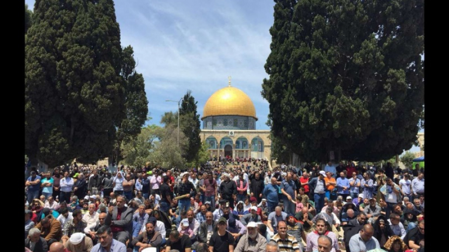 200 Ribu Warga Palestina Gelar Shalat Jumat di Masjid Al-Aqsa