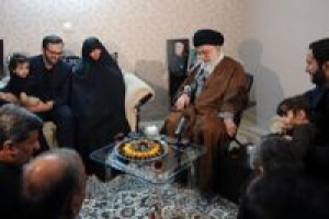 Ayatullah Khamenei Kunjungi Rumah Syahid Hamedani