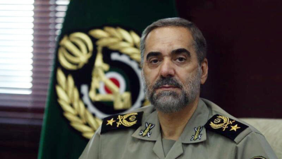 ईरान और आर्मीनिया के रक्षामंत्रियों की मुलाक़ात