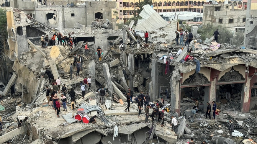 ग़ाज़ा के विभिन्न क्षेत्रों पर ज़ायोनी युद्धक विमानों की बमबारी