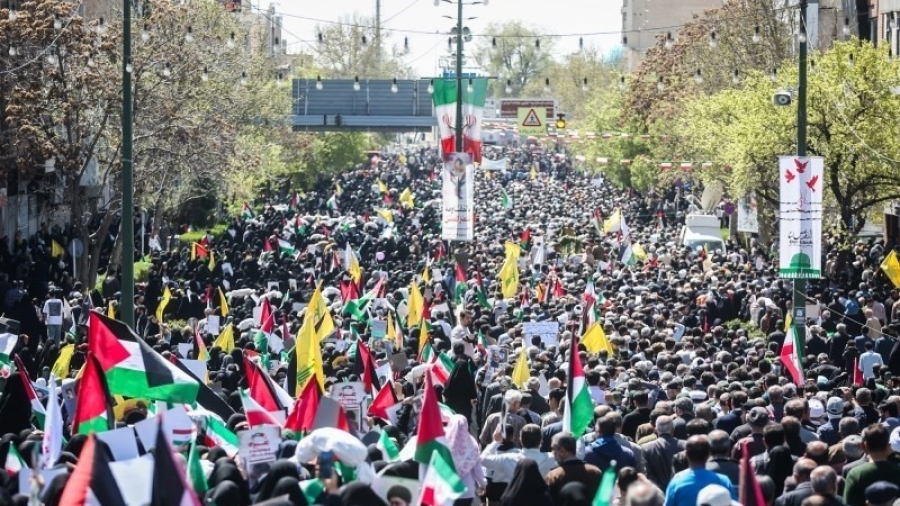 साम्राज्यवादी जल्लाद के ख़िलाफ़ पूरा ईरान फ़िलिस्तीन के रंग में रंग गया
