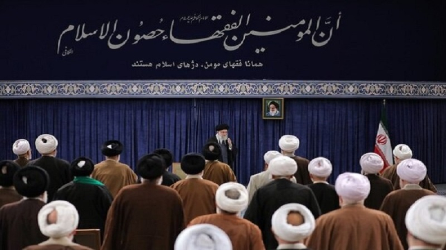 ईरान का तर्क वर्चस्ववादी मोर्चे के मुकाबले में डट जाना हैः इस्लामी क्रांति के सर्वोच्च नेता