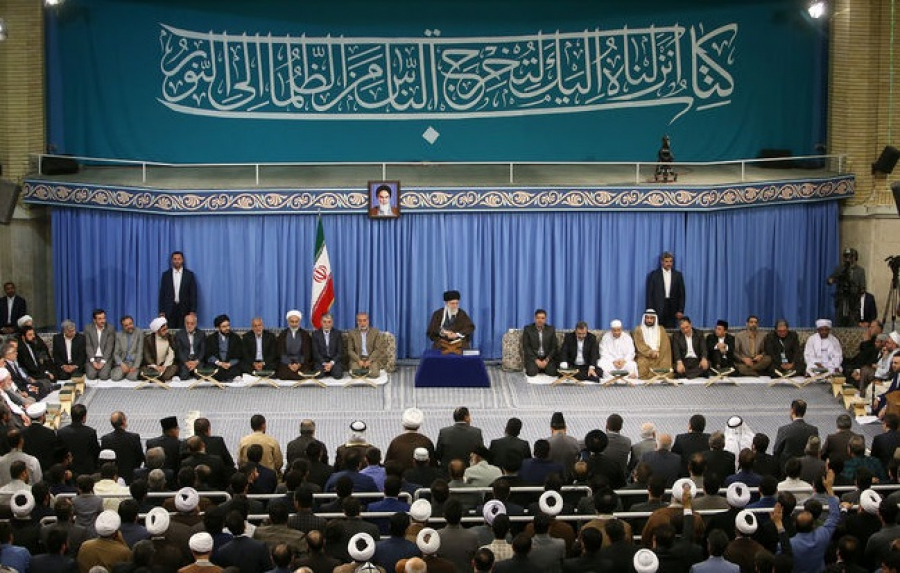 Лидер Исламской революции: Следуя Корану, Иран выстоял перед США и прогрессировал