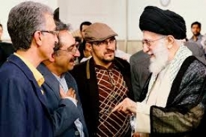 İmam Hamenei: “Amerika’nın Hıyanetleri Kamuoyuna Yansıtılmalı”