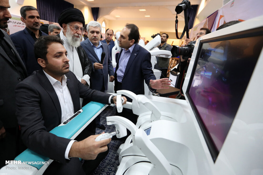 İslam Devrimi Lideri, bilgi tabanlı şirketler furarını ziyaret etti